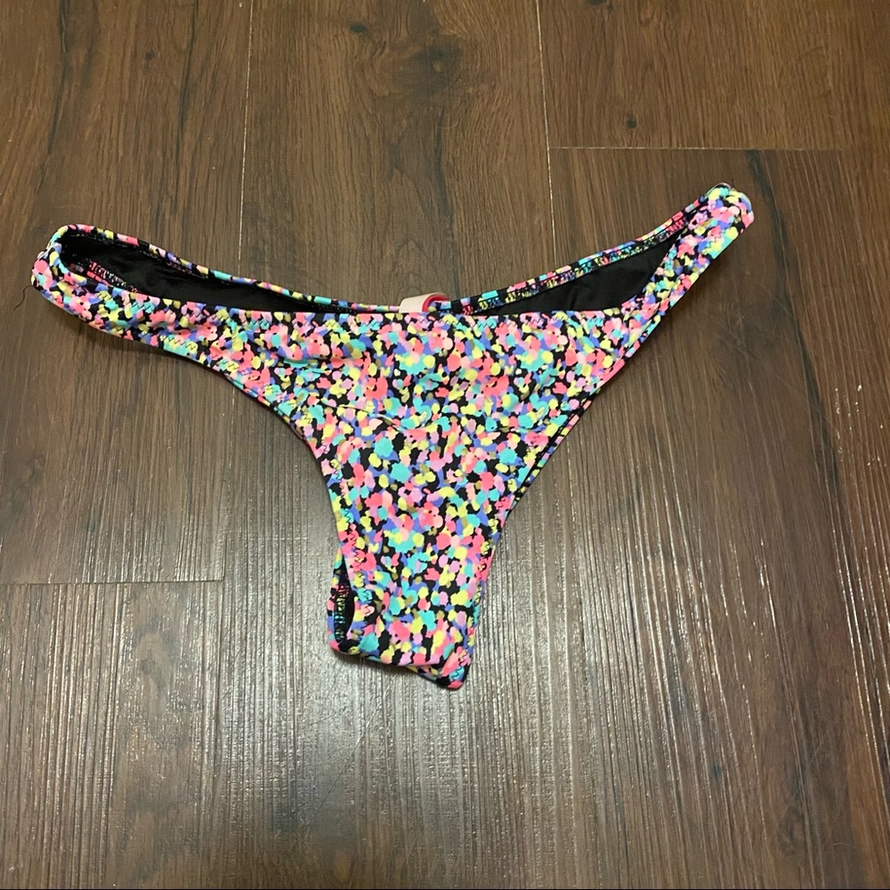 Victoria’s Secret swimsuit bottoms - Picture 3 of 3